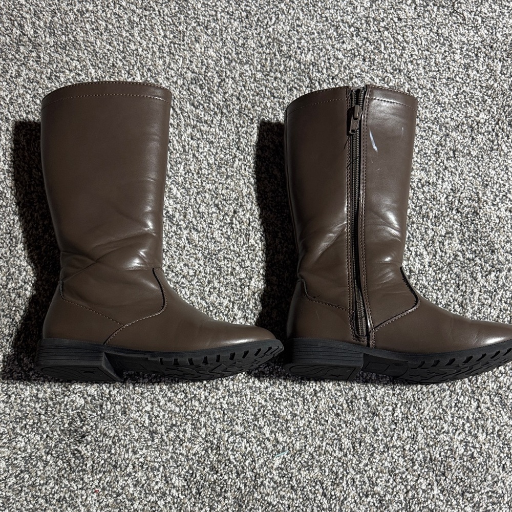 Kids boots size 1 brown